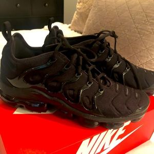 Brand new never worn mens vapormax plus